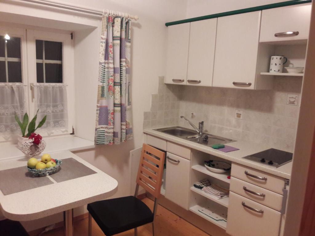 Kuchyňa alebo kuchynka v ubytovaní Ferienhaus im Thermenland (Loipersdorf, Blumau)