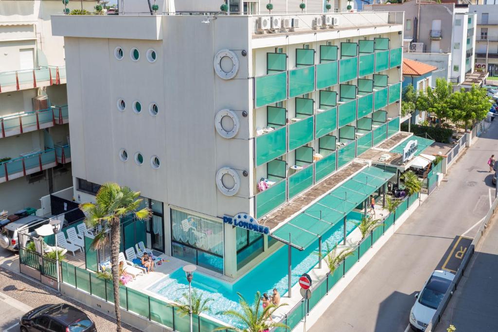 an overhead view of a hotel with a swimming pool at Hotel De Londres in Riccione