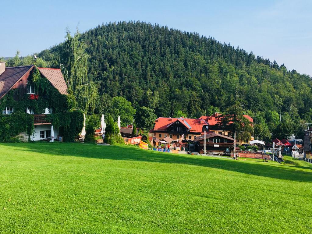 Výhľad na hory alebo výhľad na hory priamo z penziónu