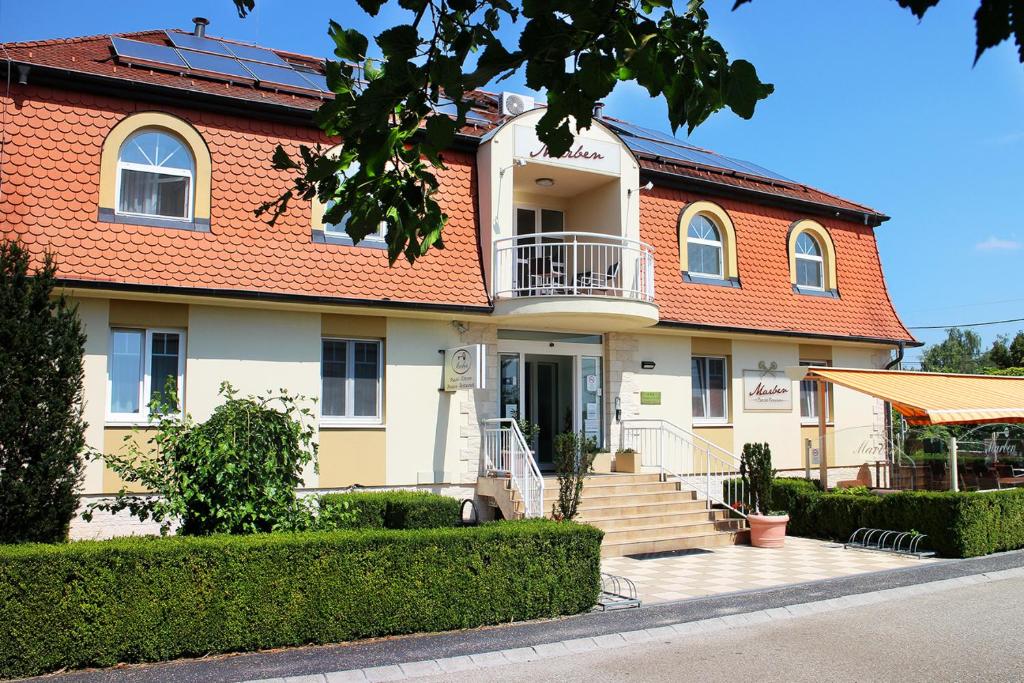 Budova, v ktorej sa ubytovanie bed & breakfast nachádza