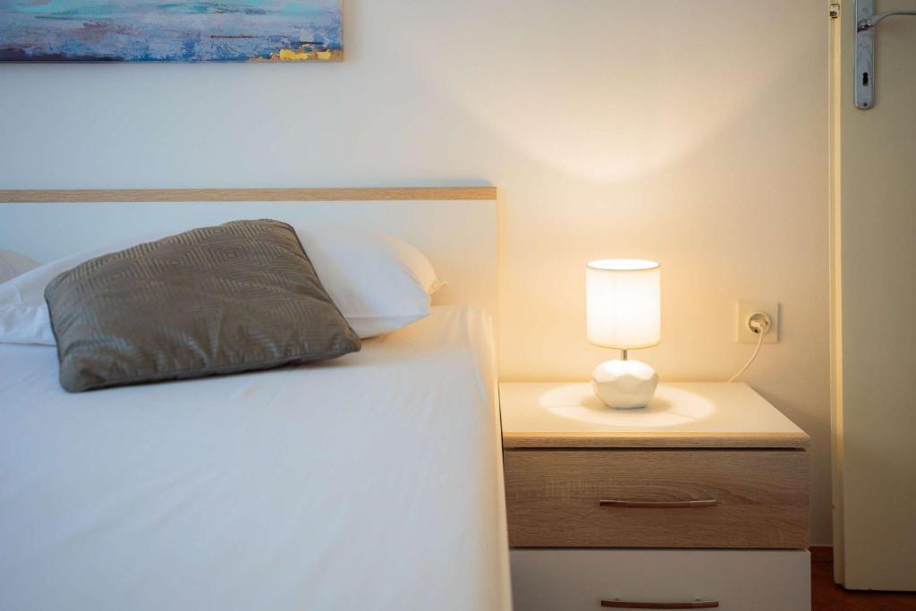 Posteľ alebo postele v izbe v ubytovaní Apartment LARO - Modern&Spacious