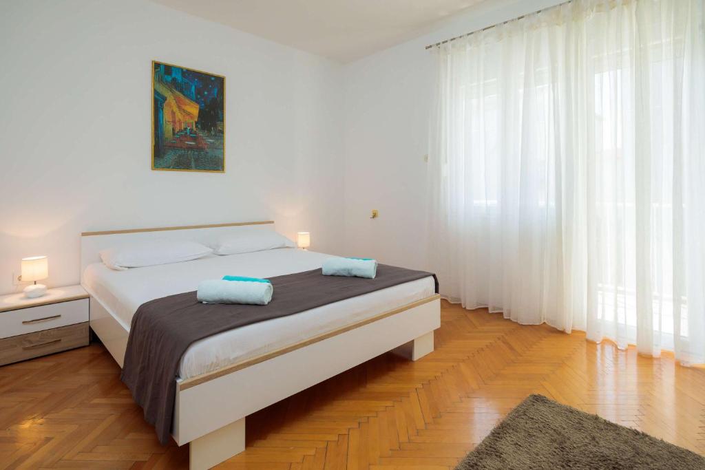 Posteľ alebo postele v izbe v ubytovaní Apartment LARO - Modern&Spacious