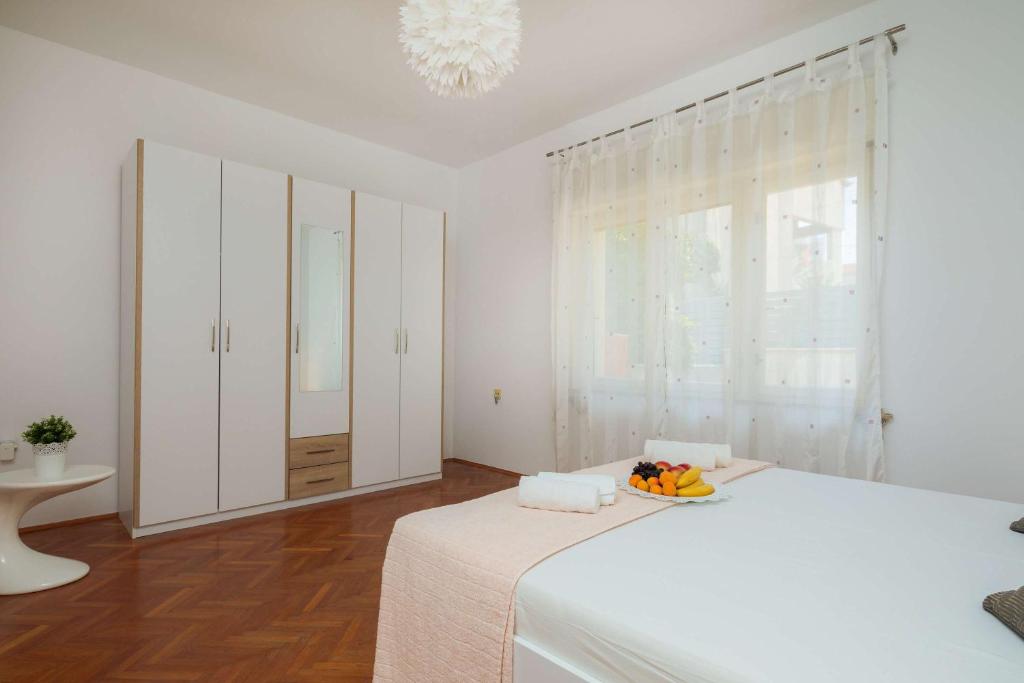 Posteľ alebo postele v izbe v ubytovaní Apartment LARO - Modern&Spacious