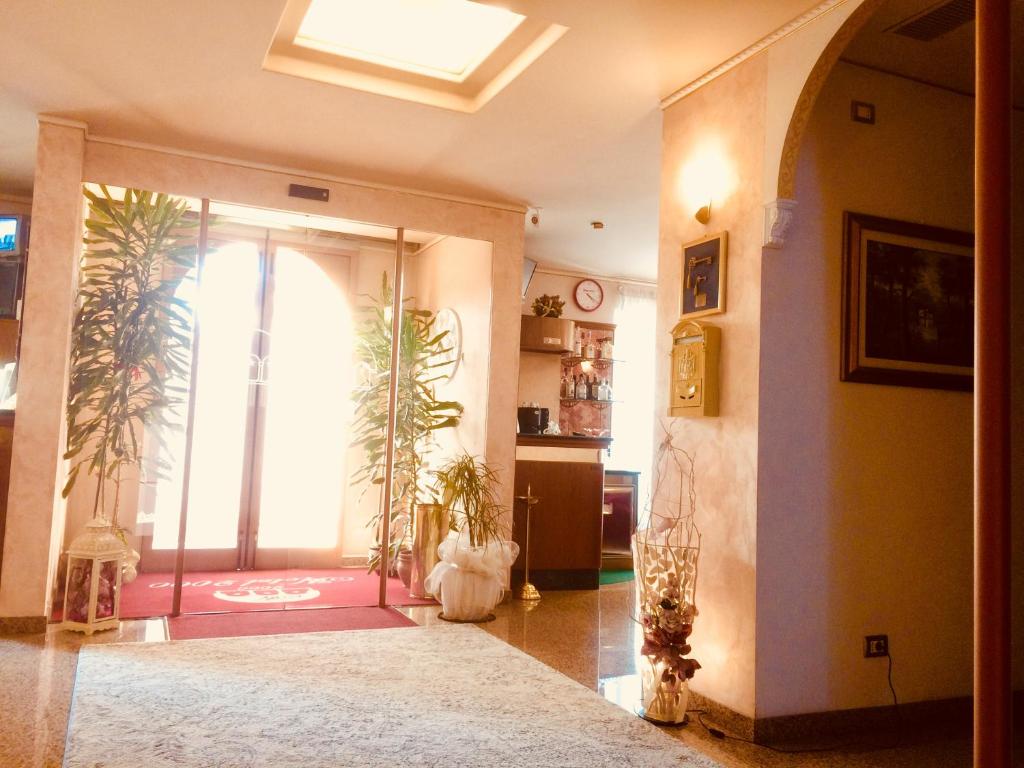 Postel nebo postele na pokoji v ubytování Hotel 2000