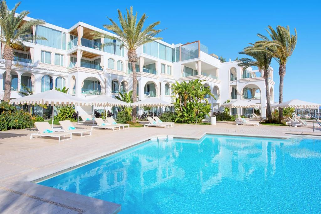 Bazén v ubytování JOIA Salomé by Iberostar -Adults Only nebo v jeho okolí