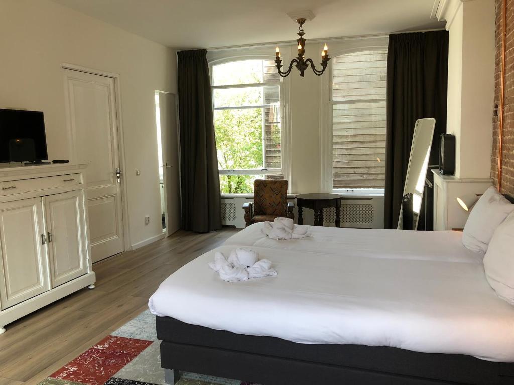 Nine-T-Teen Bed and Boutique - Deluxe Twin Room