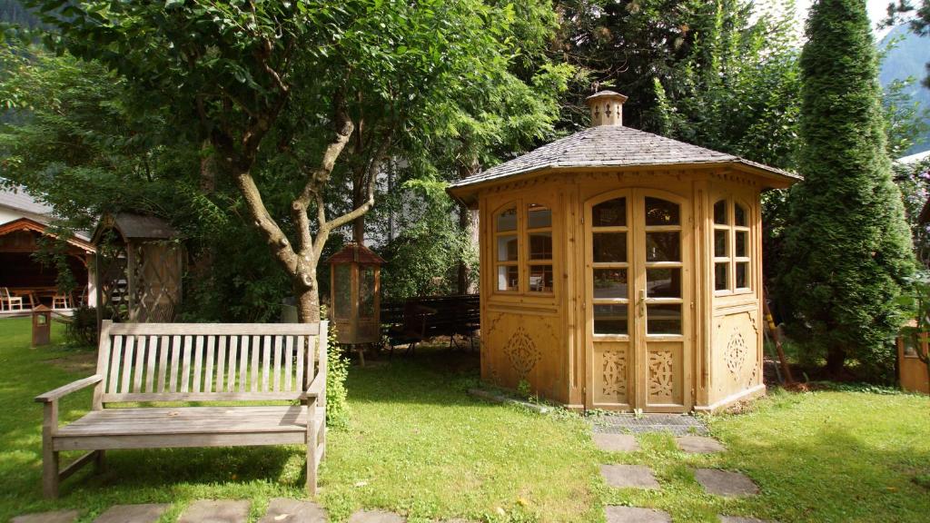 Vonkajšia záhrada v ubytovaní Hotel Garni Obermair