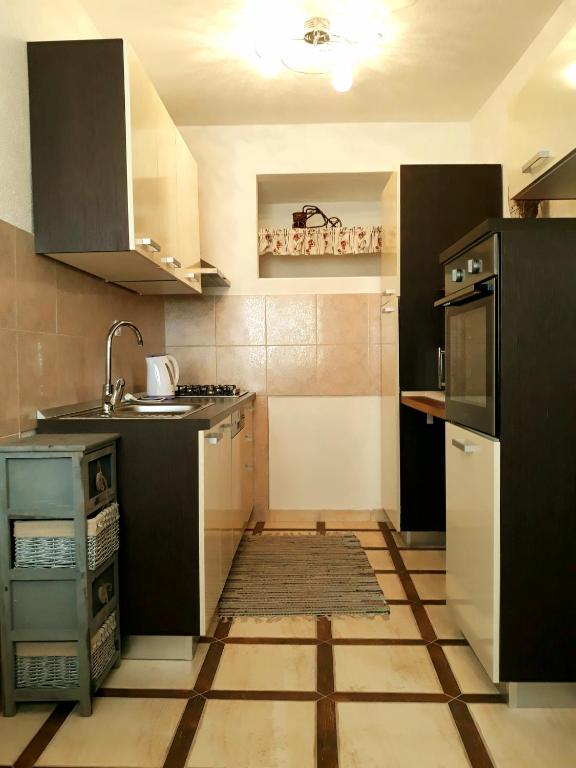 Kuchyň nebo kuchyňský kout v ubytování Apartments Vrisak