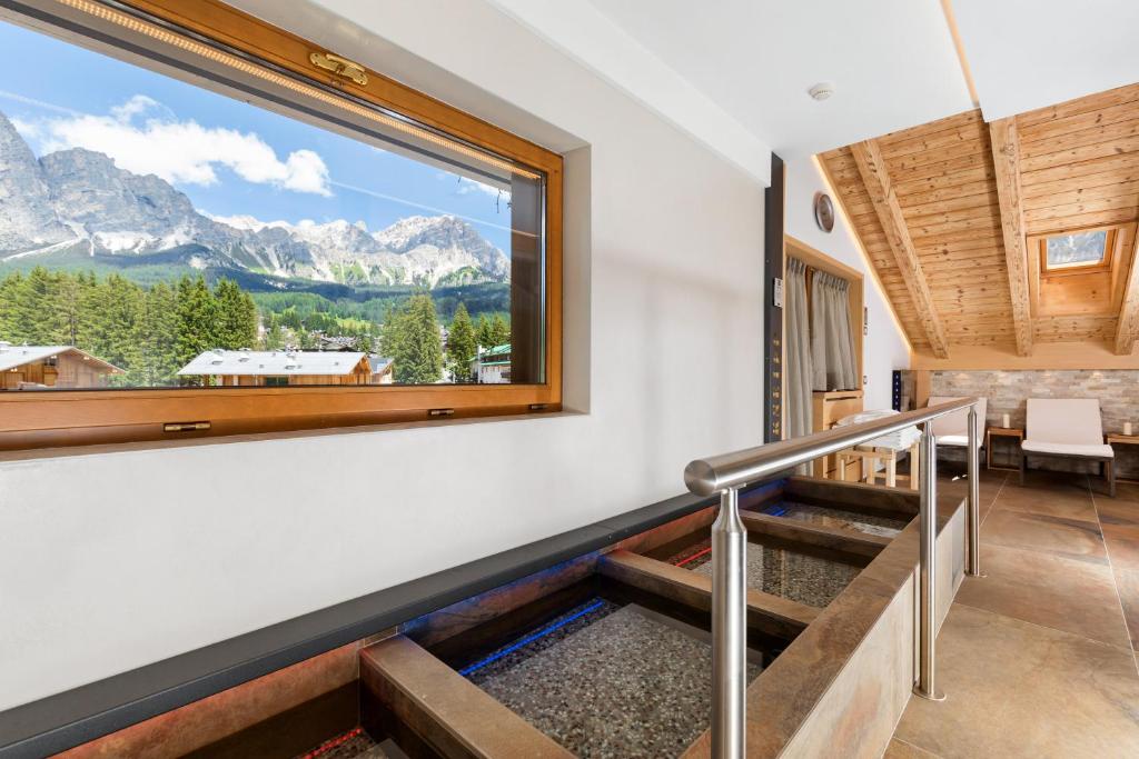 Nespecifikovaný výhled na hory nebo výhled na hory při pohledu z hotelu