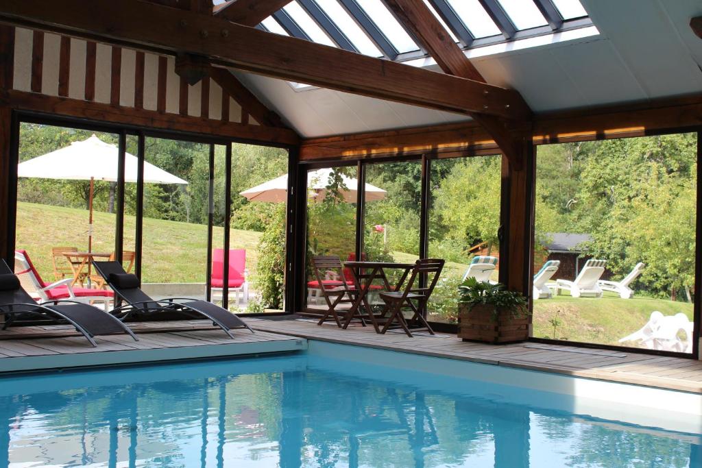 Bazén v ubytování B&B DeValpierre adult only nebo v jeho okolí