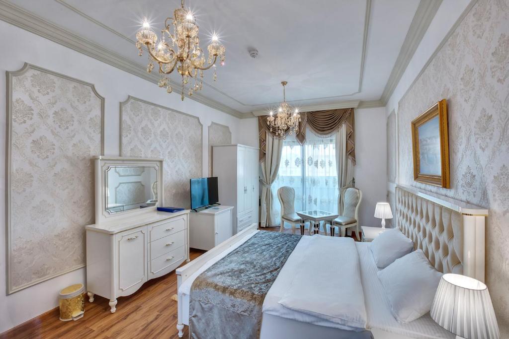 Postel nebo postele na pokoji v ubytování Royal Hotel