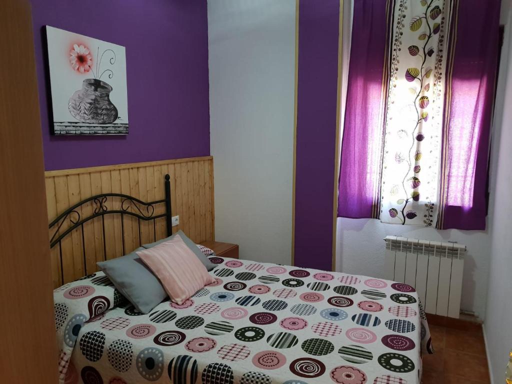 Łóżko lub łóżka w pokoju w obiekcie Alojamiento Alarcon