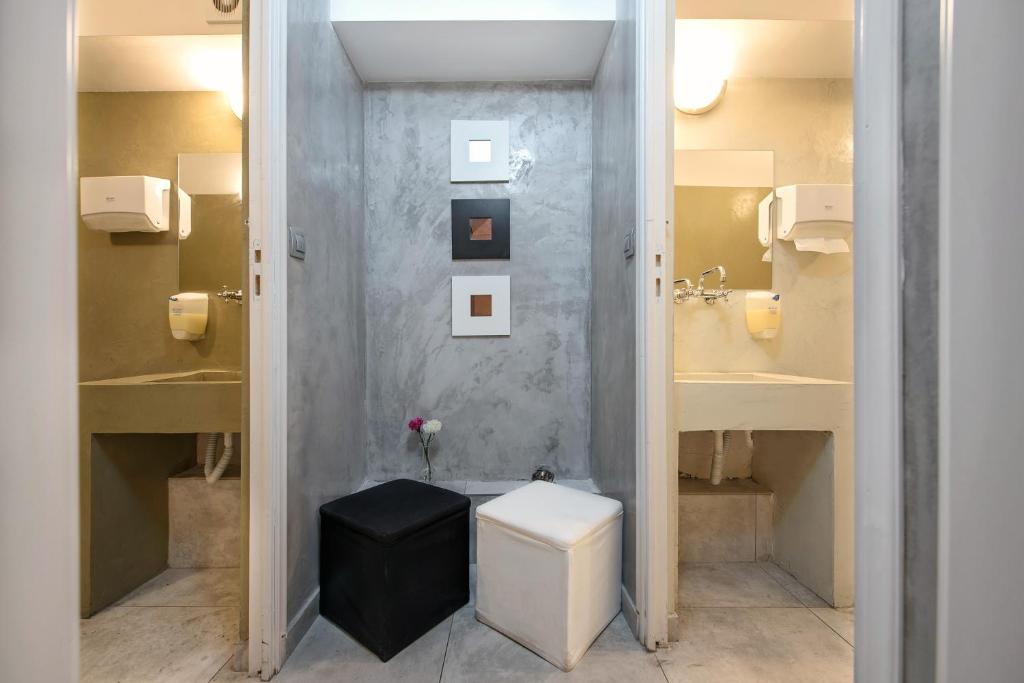 Ένα μπάνιο στο Bedbox Hostel