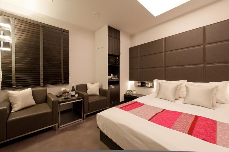 Postel nebo postele na pokoji v ubytování Hotel ROY YOKOHAMA