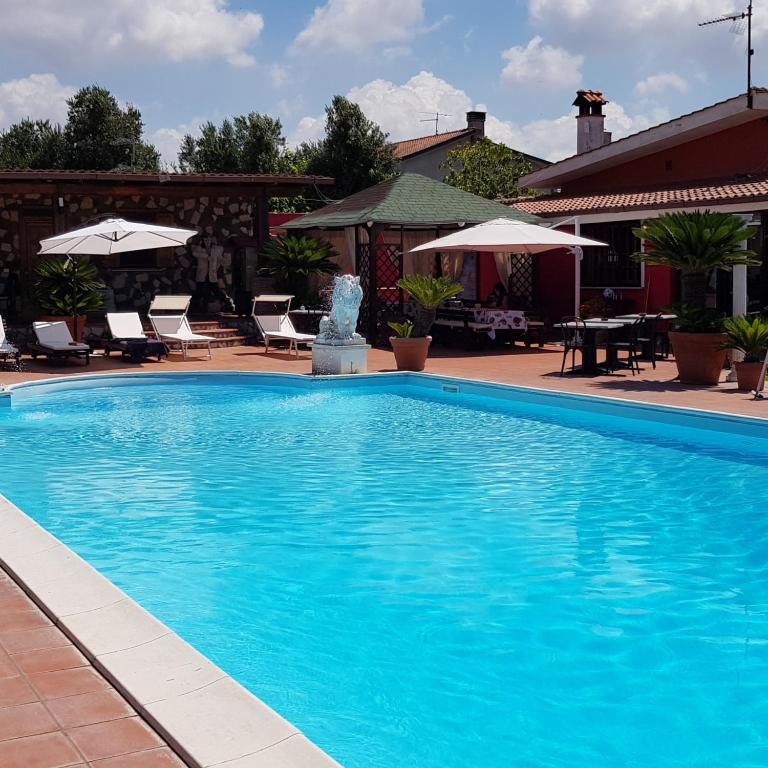 The swimming pool at or close to L'oasi di Ambra