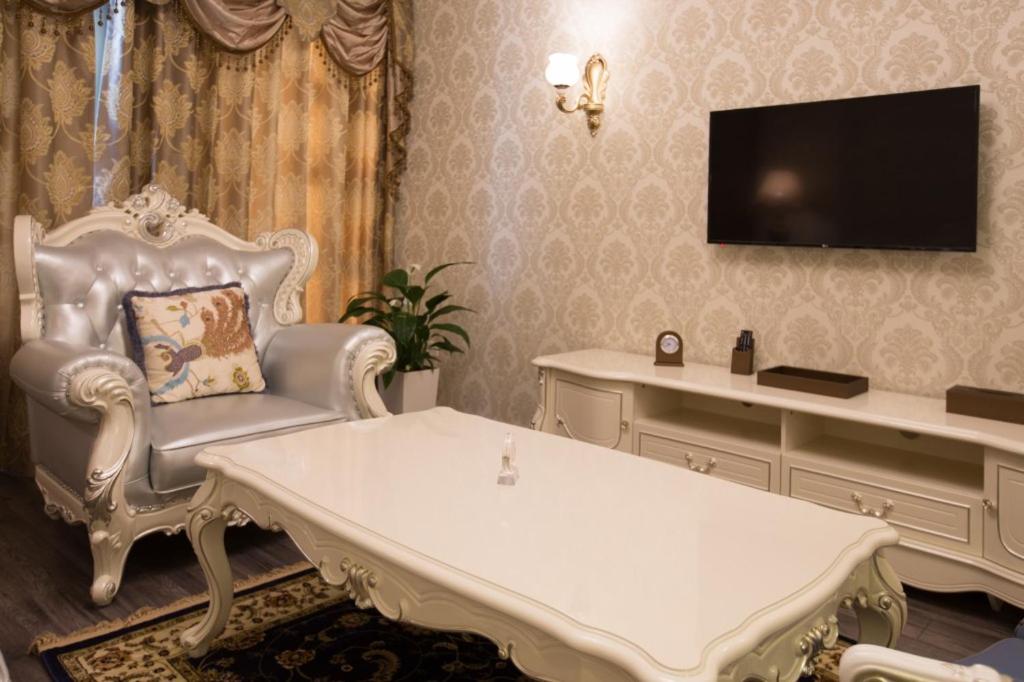 TV a/nebo společenská místnost v ubytování Hotel Britania