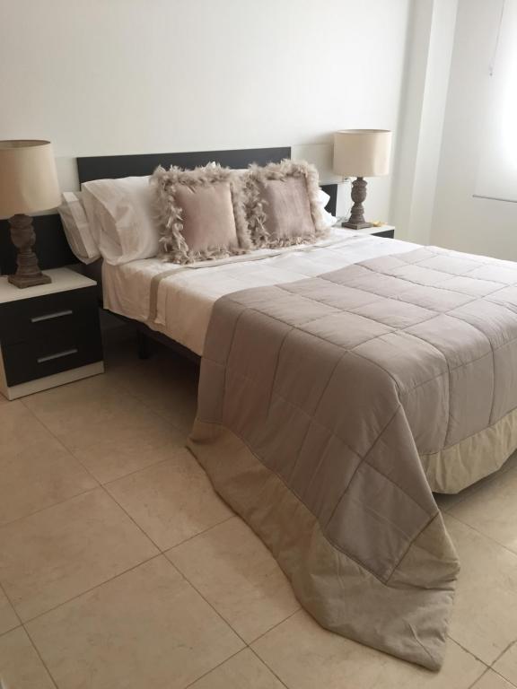 Posteľ alebo postele v izbe v ubytovaní Residential jardín del pintor - la casa amarilla