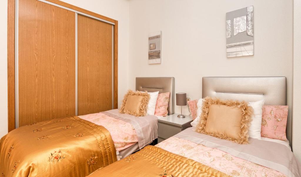 Posteľ alebo postele v izbe v ubytovaní Residential jardín del pintor - la casa amarilla