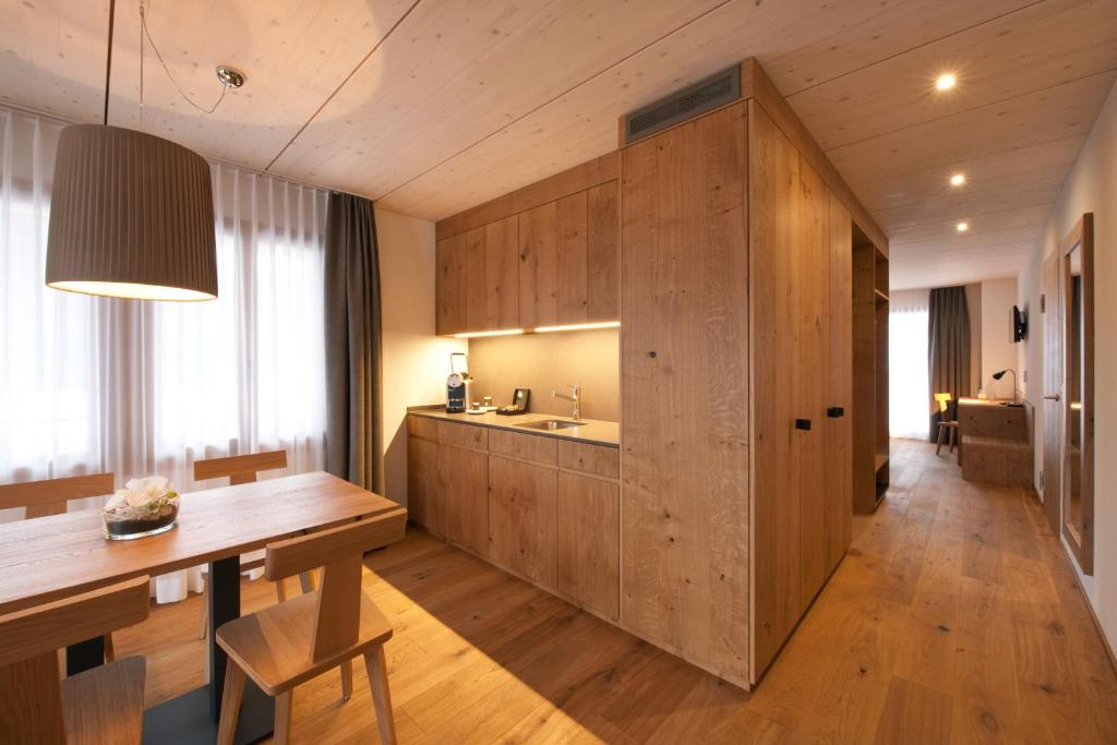 Kuchyň nebo kuchyňský kout v ubytování Hotel Reuti