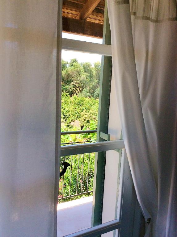 Balkón nebo terasa v ubytování Kefalonia apartments - Marias studios - 2 bedroom apartment in orchard, Spartia