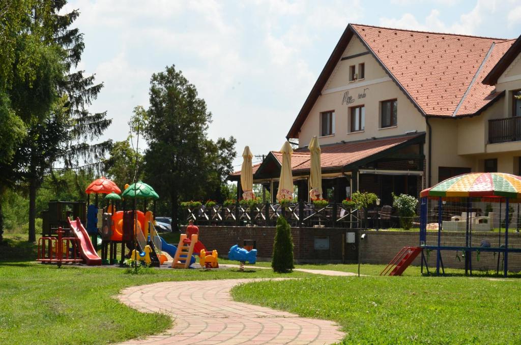 Herní místnost nebo prostor pro děti v ubytování Hotel Moja Čarda