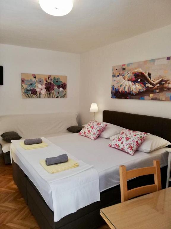 Apartments Iva und Franka - Studio With Terrace