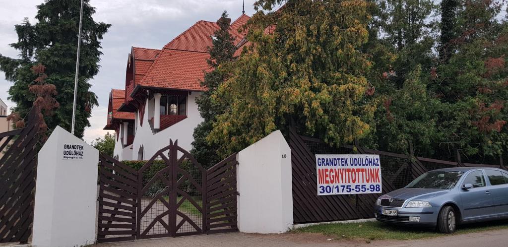 Budynek, w którym mieści się hotel