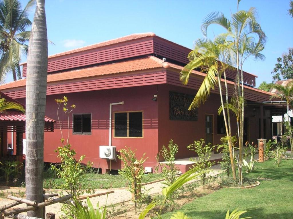Zahrada ubytování Tamarind Grand Resort Mae Sariang