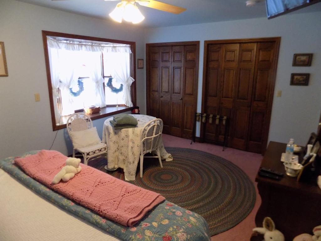 StoneWall House - King Room With Garden View