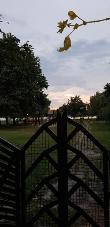 Zdjęcie z galerii obiektu Grantek Üdülőház w mieście Balatonlelle