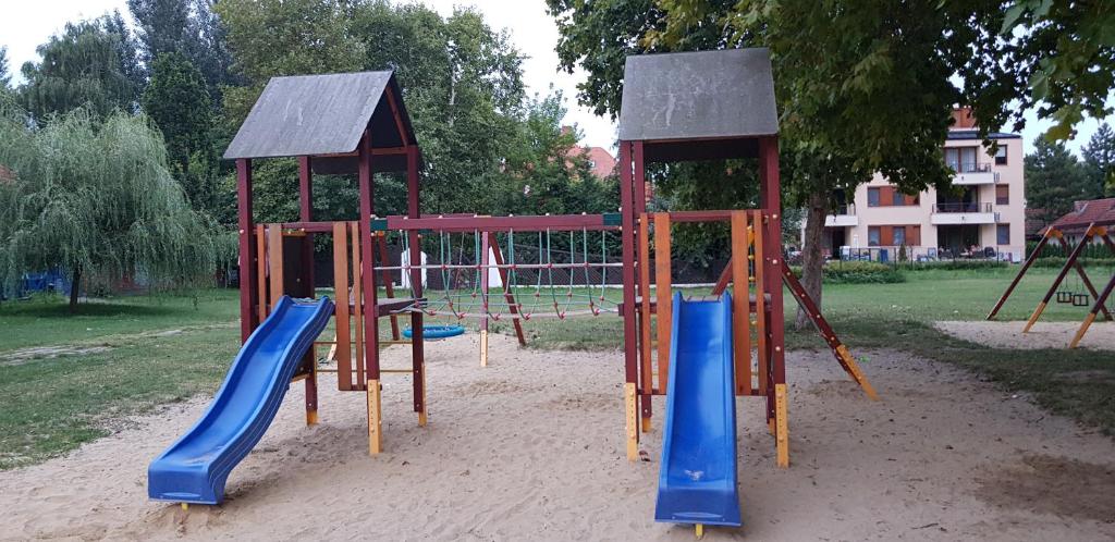 Plac zabaw dla dzieci w obiekcie Grantek Üdülőház