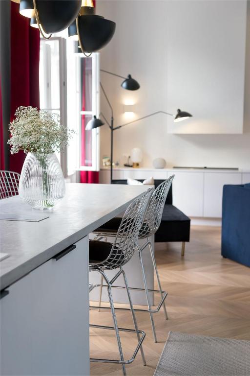 Posedenie v ubytovaní Erkel Boutique Apartment–Chic flat by Market Hall