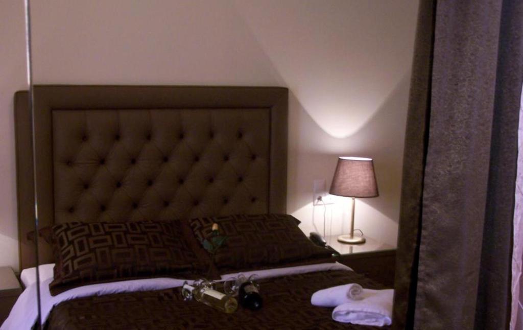 Posezení v ubytování Queens Leriotis Hotel