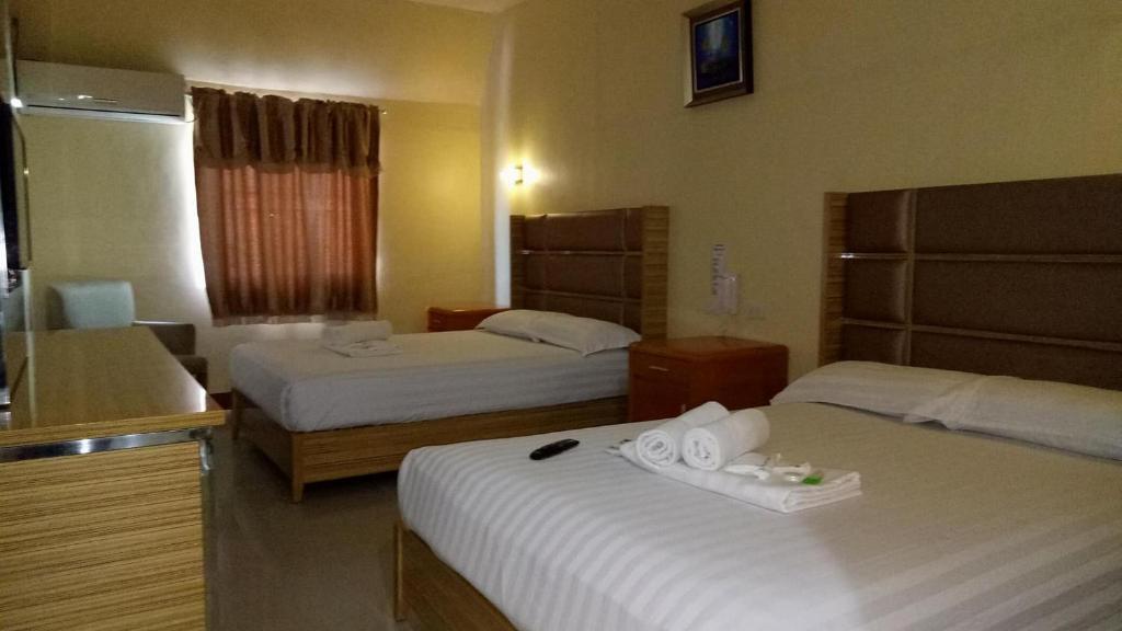 Postel nebo postele na pokoji v ubytování Jeamco Royal Hotel-Cotabato