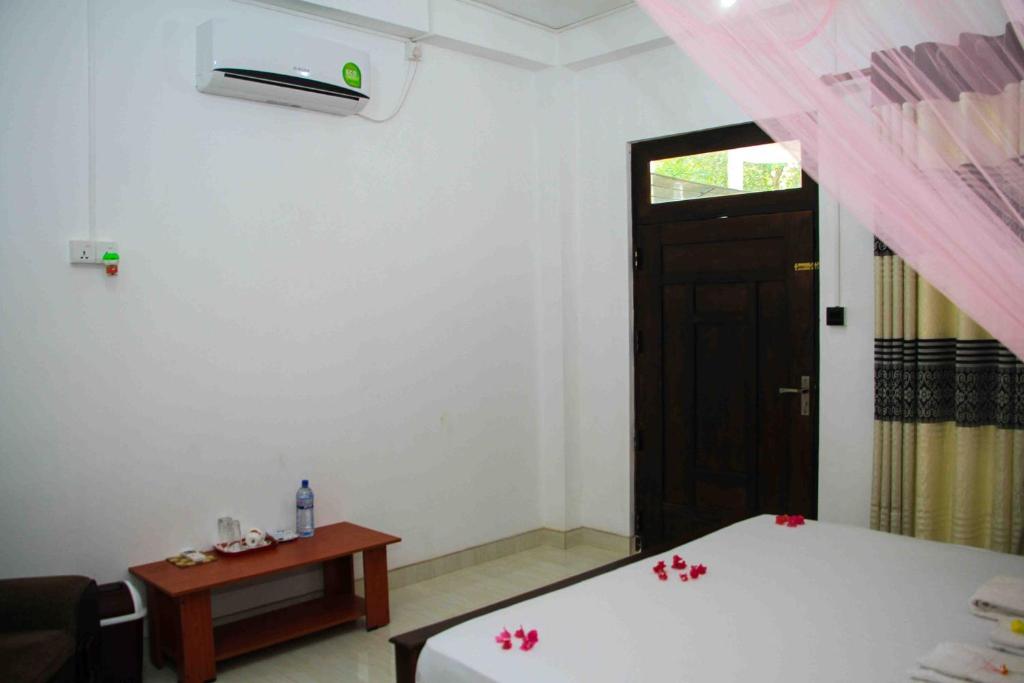 Postel nebo postele na pokoji v ubytování Miracle Home Stay
