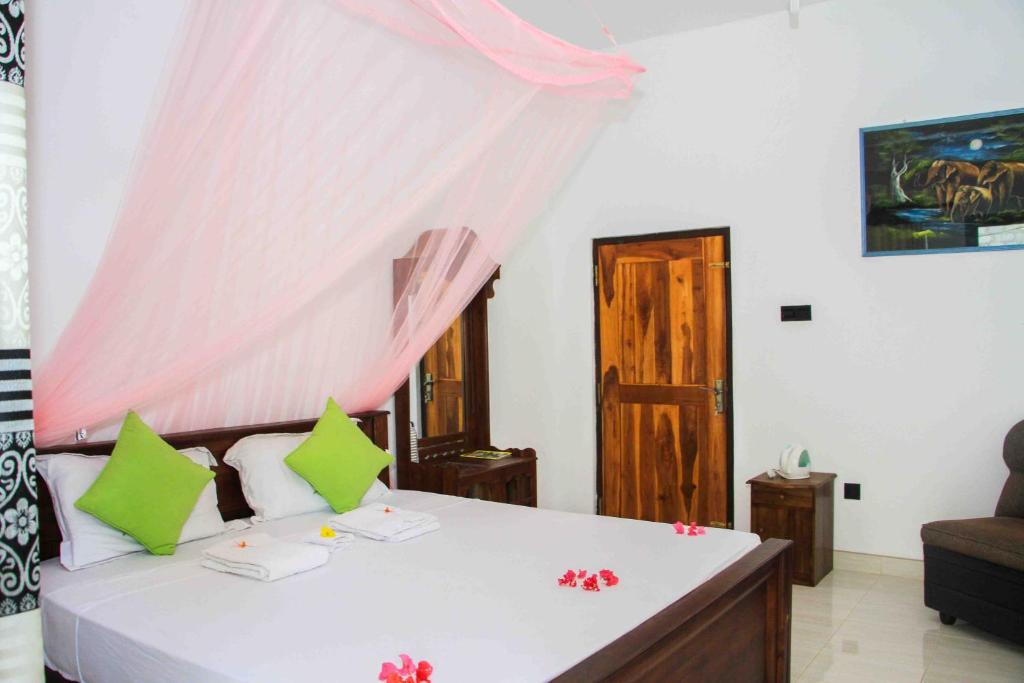 Postel nebo postele na pokoji v ubytování Miracle Home Stay