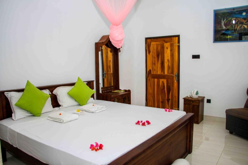 Postel nebo postele na pokoji v ubytování Miracle Home Stay