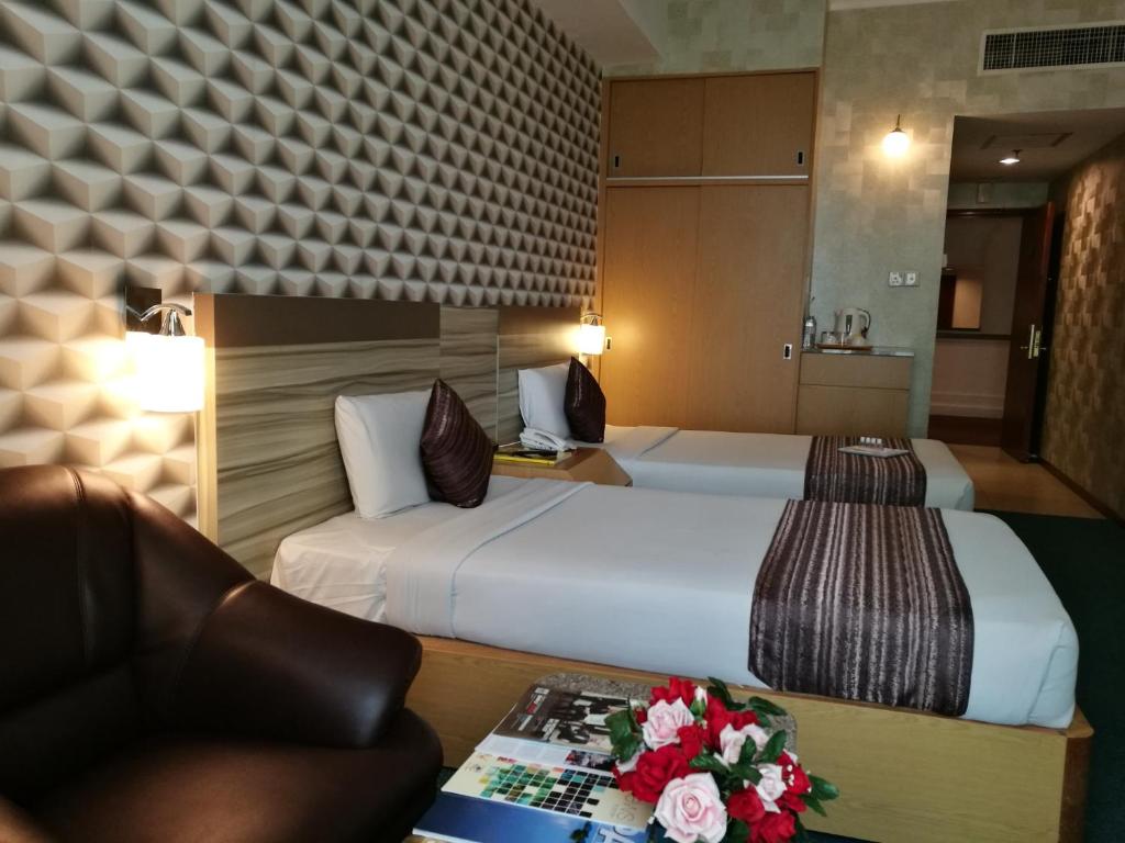 Postel nebo postele na pokoji v ubytování New York Hotel