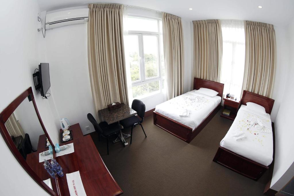 Postel nebo postele na pokoji v ubytování Virtue Highland Hotel