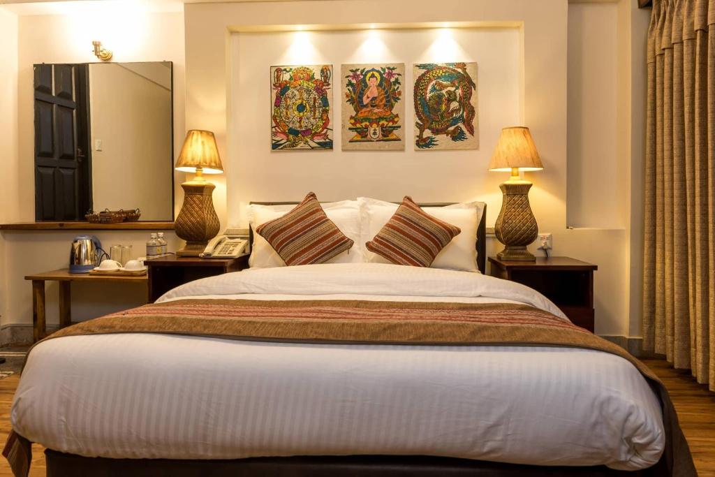 Postel nebo postele na pokoji v ubytování Nepal Pavilion Inn