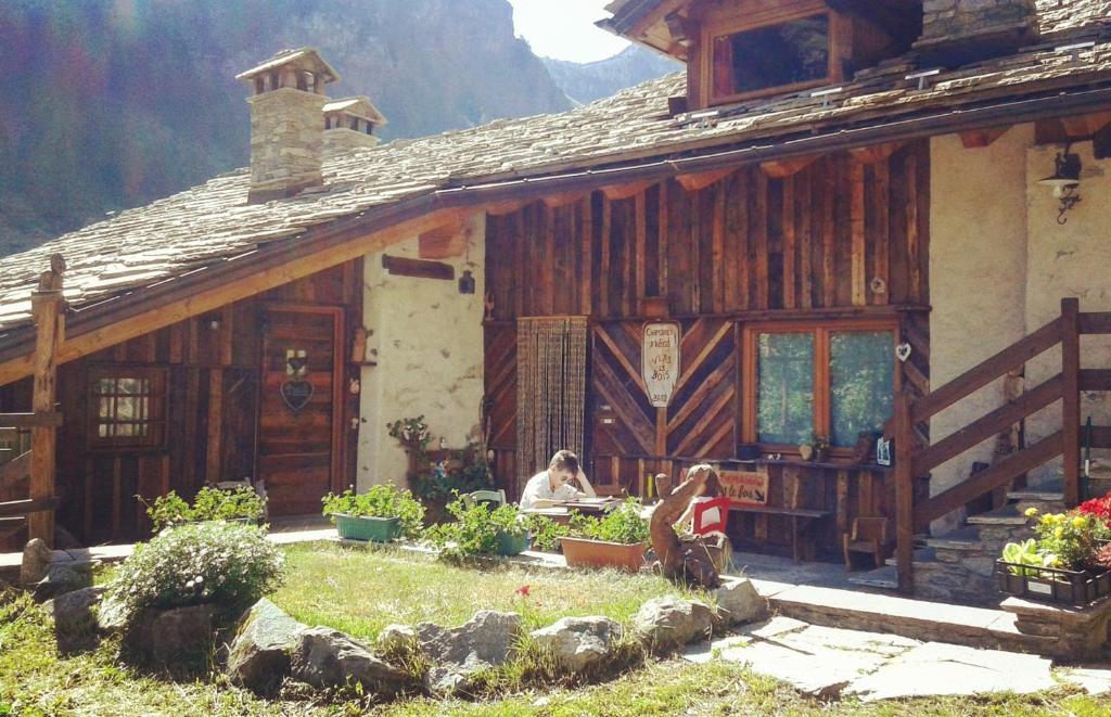 Το κτήριο όπου στεγάζεται  ο ξενώνας