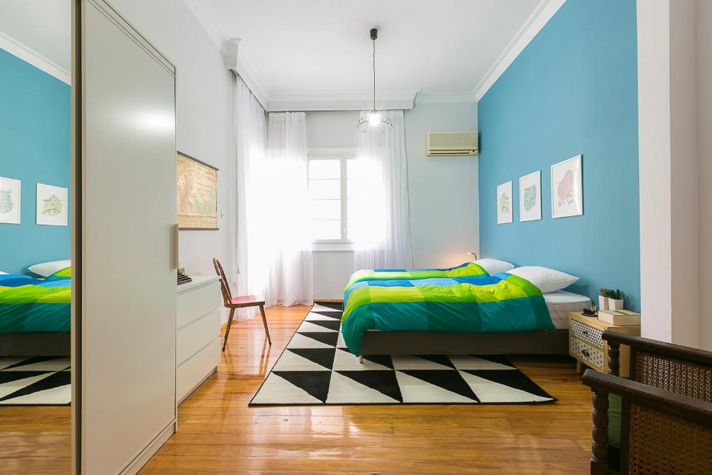 Posteľ alebo postele v izbe v ubytovaní Authentic Retro Flat in City Center #FeelsLikeHome
