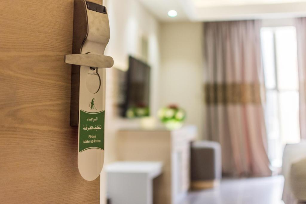 TV a/nebo společenská místnost v ubytování Ewaa Express Hotel - Al Hamra