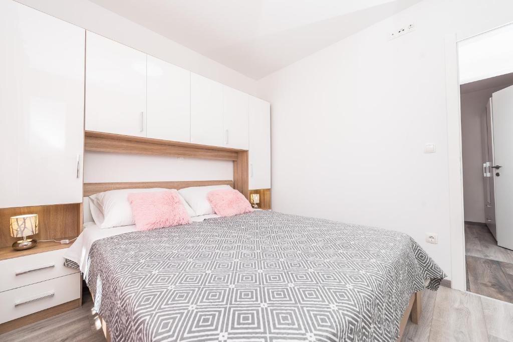 Posteľ alebo postele v izbe v ubytovaní Apartments Janice