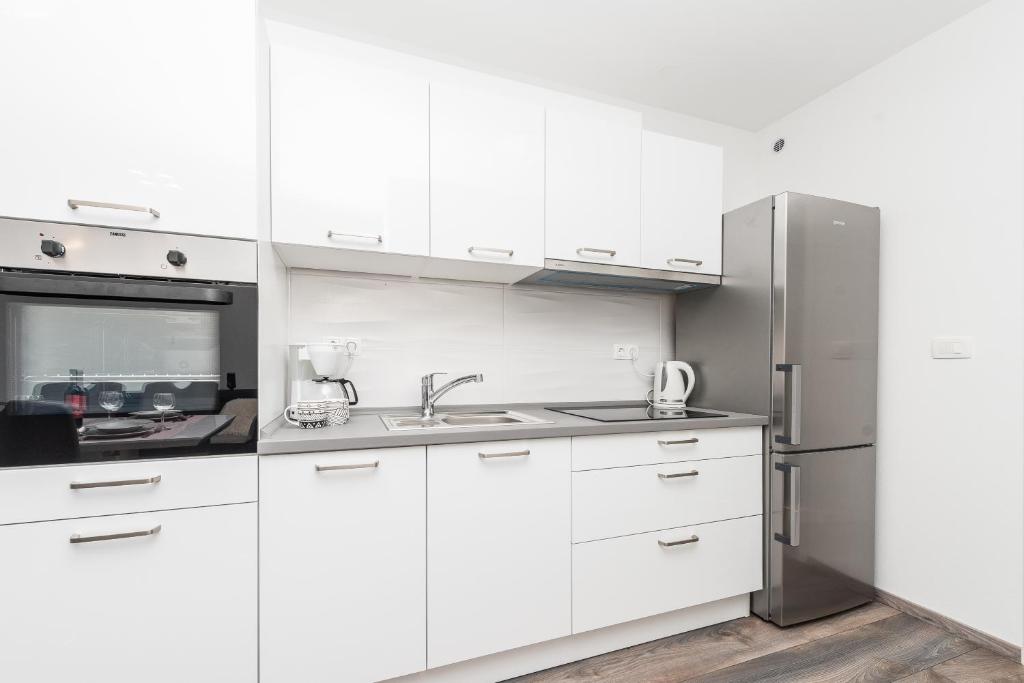 Kuchyňa alebo kuchynka v ubytovaní Apartments Janice