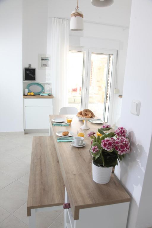 Kuchyň nebo kuchyňský kout v ubytování Paliouri Sea Lounge by Luxlikehome