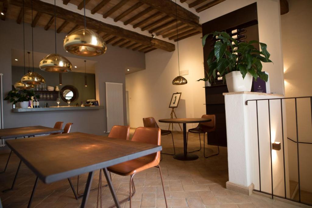 a dining room with a table and chairs at Podere Montale Il Borgo in Seggiano