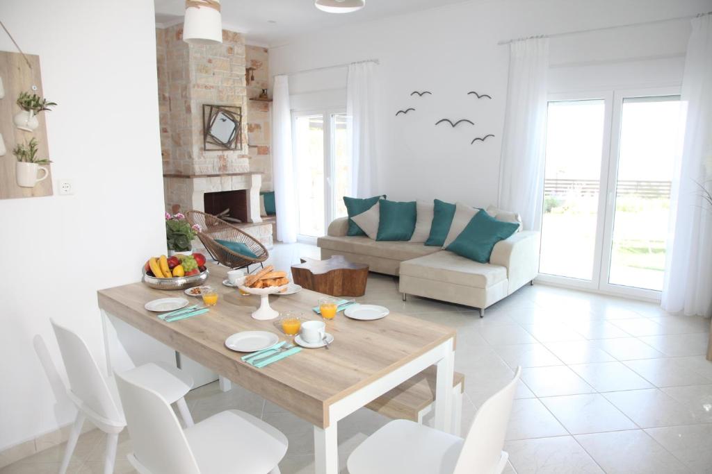 Posezení v ubytování Paliouri Sea Lounge by Luxlikehome