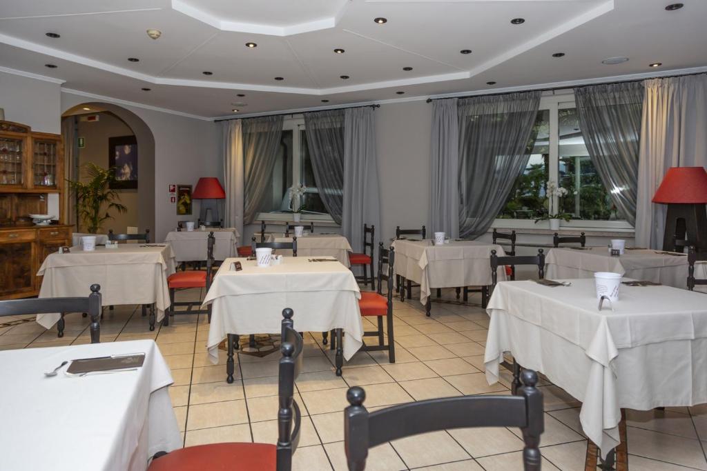 Restaurace v ubytování Hotel Della Torre