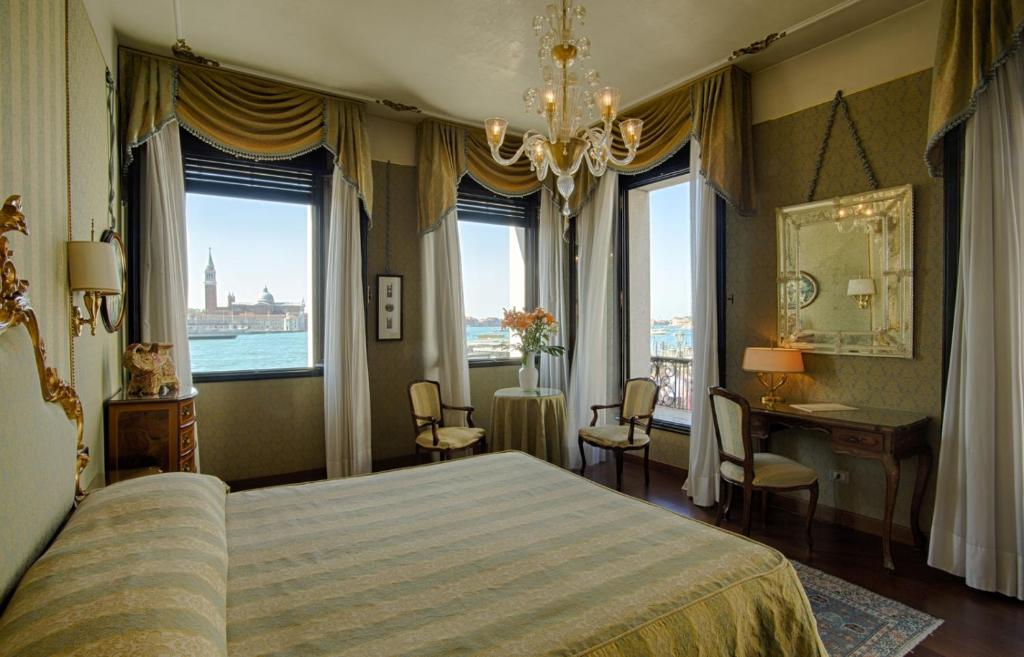 A bed or beds in a room at Locanda Vivaldi